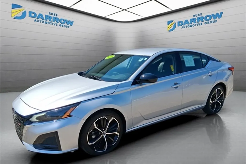 2024 Nissan Altima 2.5 SR photo 1