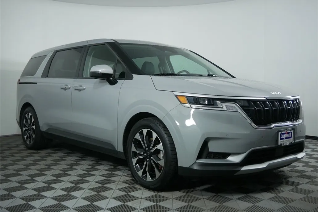 2023 Kia Carnival EX photo 1
