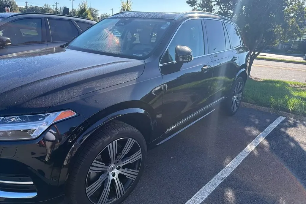 2024 Volvo XC90 Plus photo 1