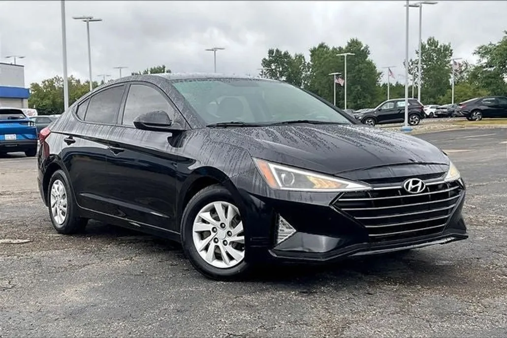 2019 Hyundai Elantra SE photo 1