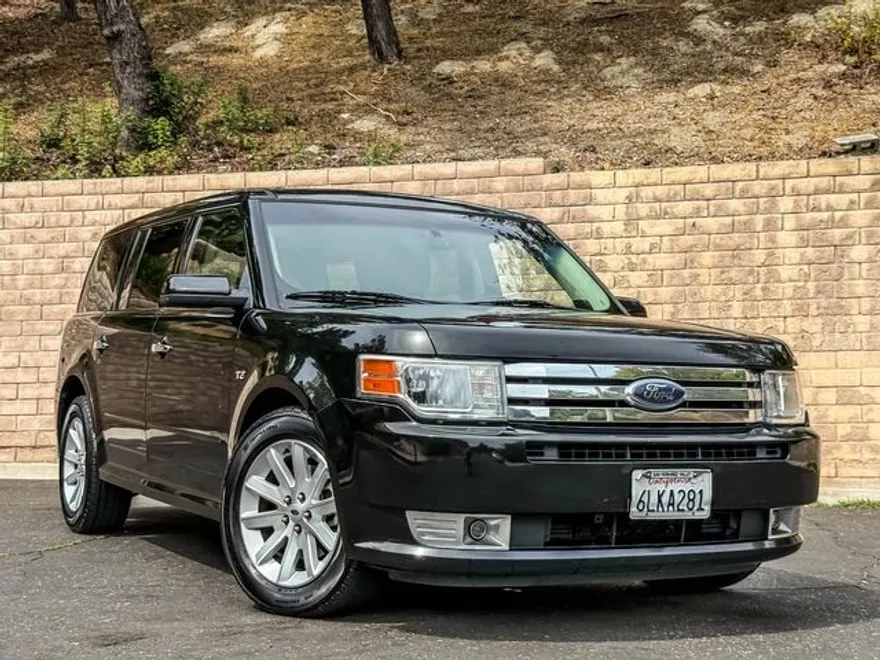 2010 Ford Flex SEL photo 1