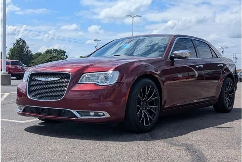 2017 Chrysler 300 photo 1