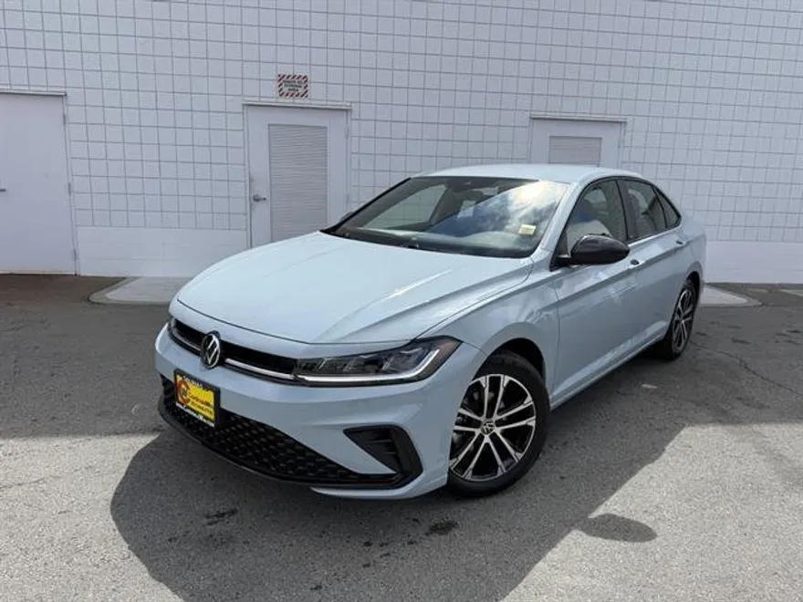 2025 Volkswagen Jetta Sport photo 1