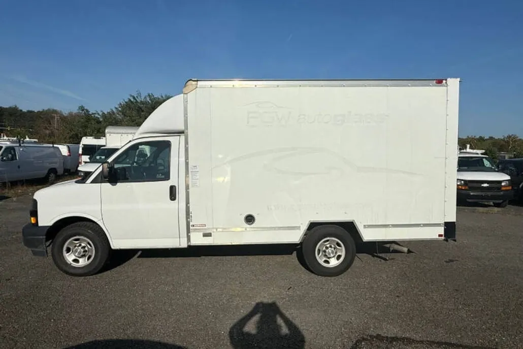 2019 Chevrolet Express 3500 Cutaway photo 1