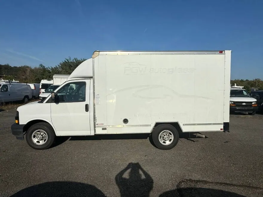 2019 Chevrolet Express 3500 Cutaway photo 1