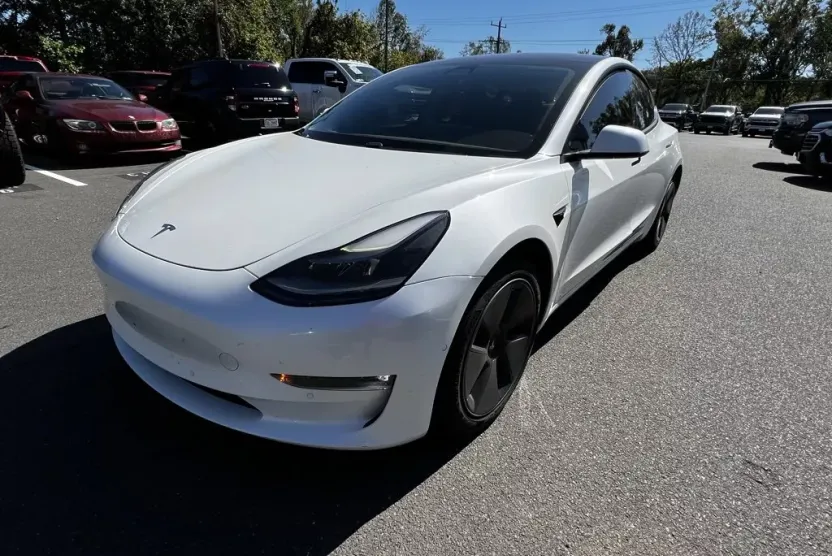 2021 Tesla Model 3 Long Range photo 1