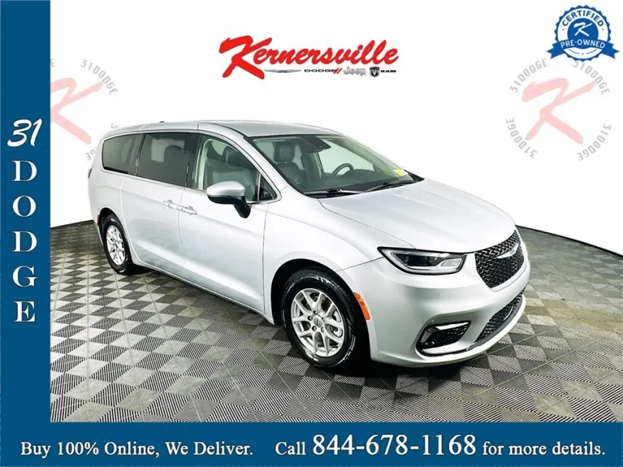 2023 Chrysler Pacifica Touring L photo 1