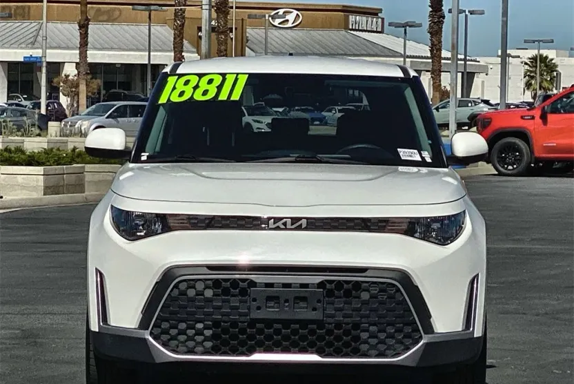 2024 Kia Soul LX photo 1