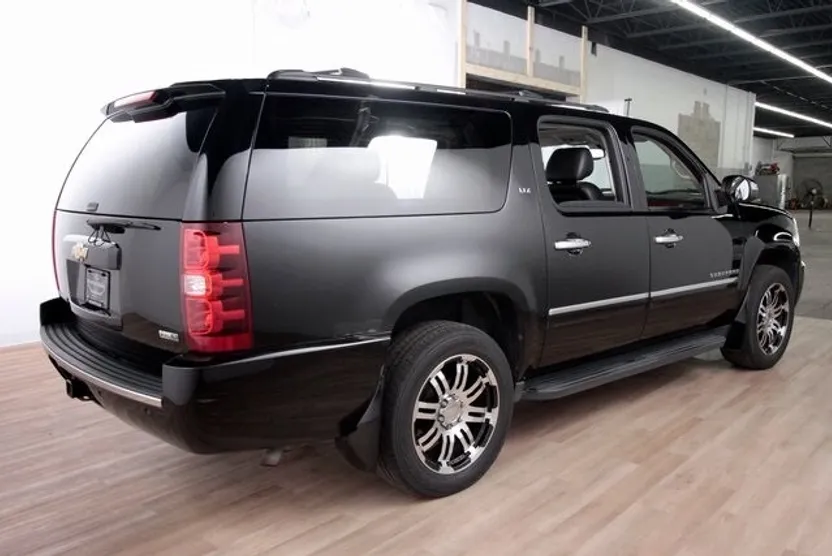 2011 Chevrolet Suburban 1500 LTZ photo 1