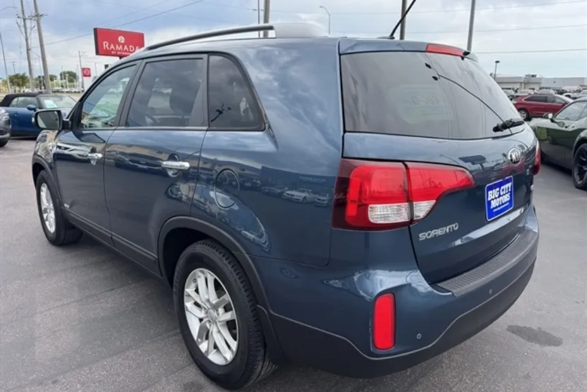 2015 Kia Sorento LX photo 1