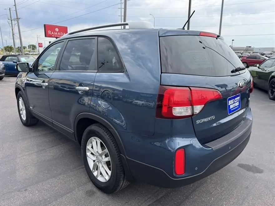 2015 Kia Sorento LX photo 1