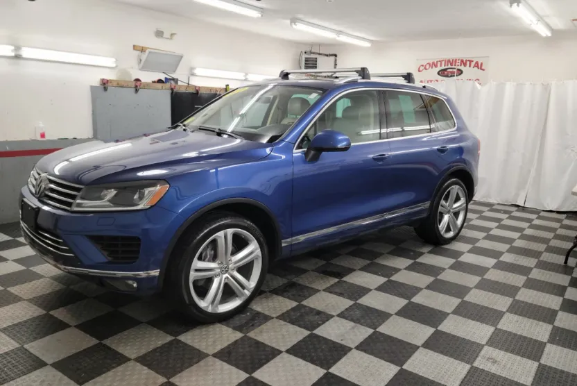2017 Volkswagen Touareg V6 Executive photo 1
