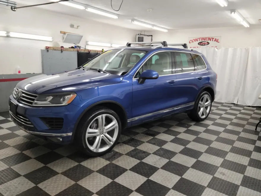 2017 Volkswagen Touareg V6 Executive photo 1
