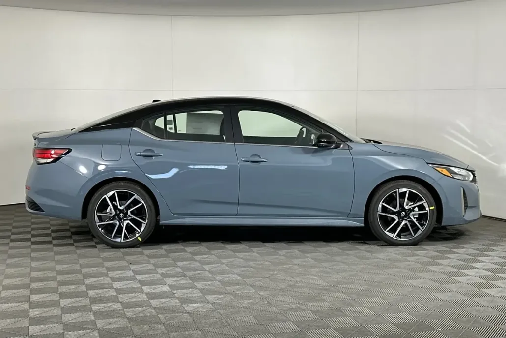 2025 Nissan Sentra SR photo 1
