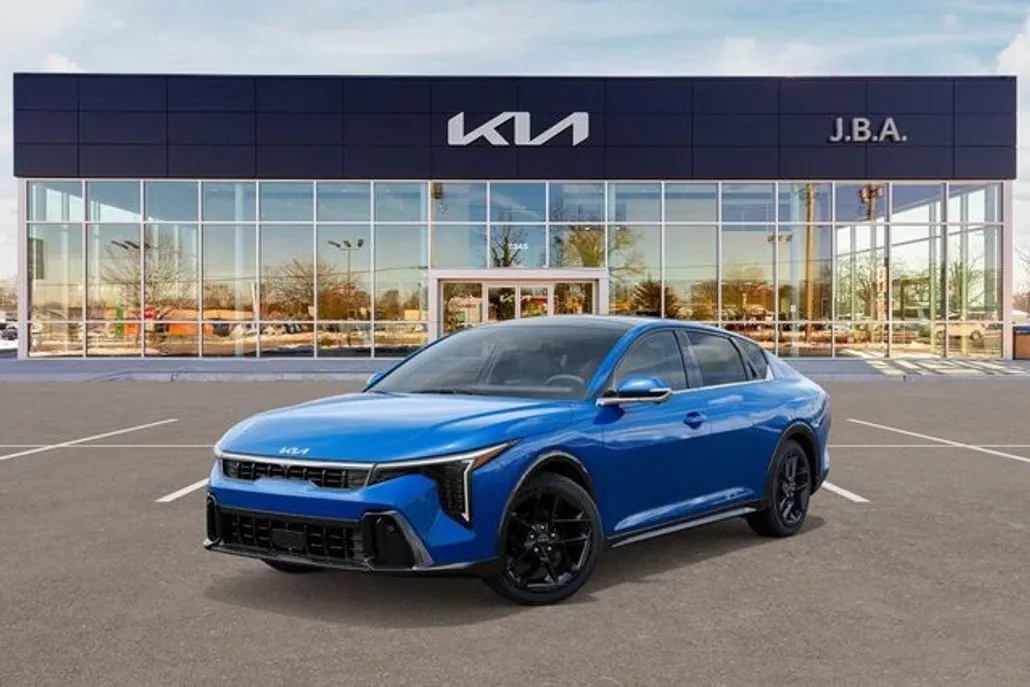 2025 Kia K4 GT-Line Turbo photo 1