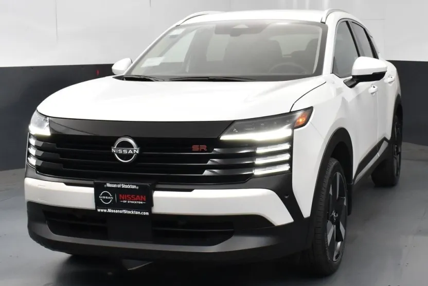2025 Nissan Kicks SR photo 1
