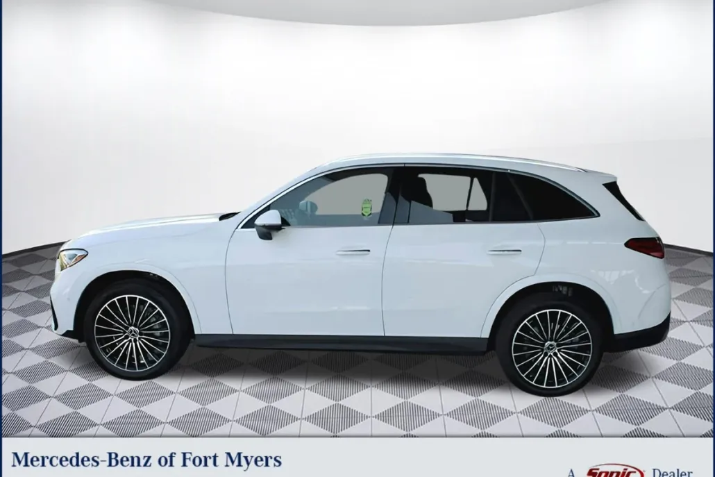 2025 Mercedes Benz GLC 300 photo 1