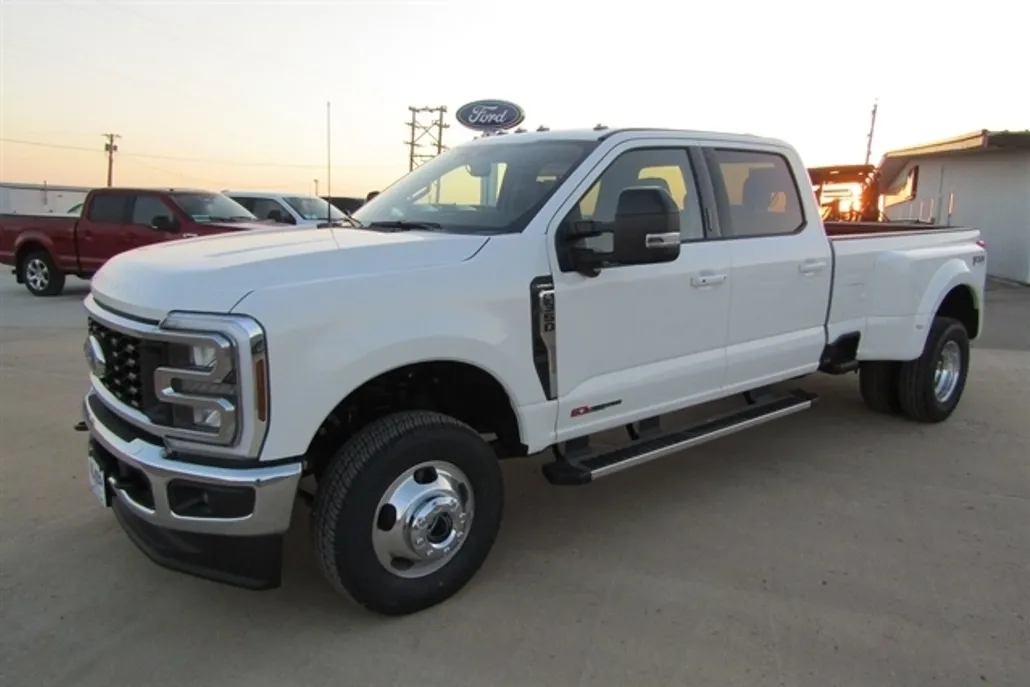 2026 Ford F-350 Lariat photo 1