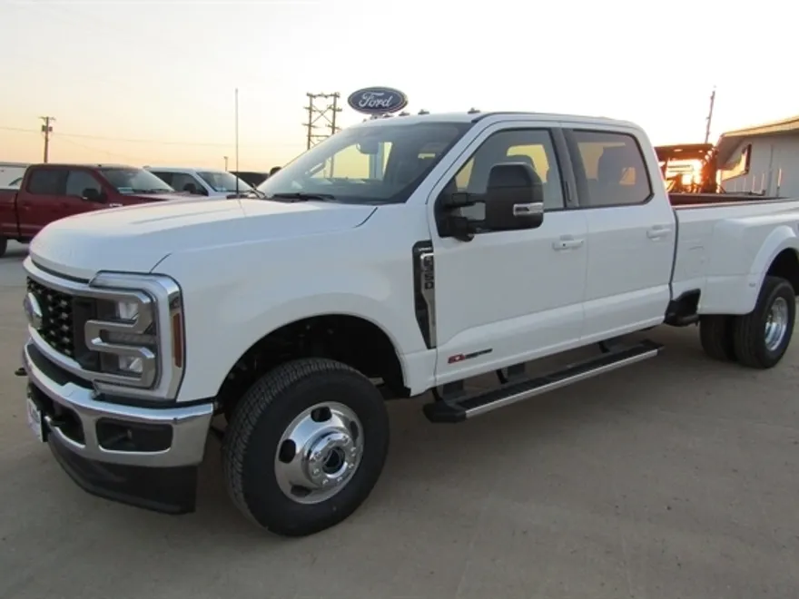 2026 Ford F-350 Lariat photo 1