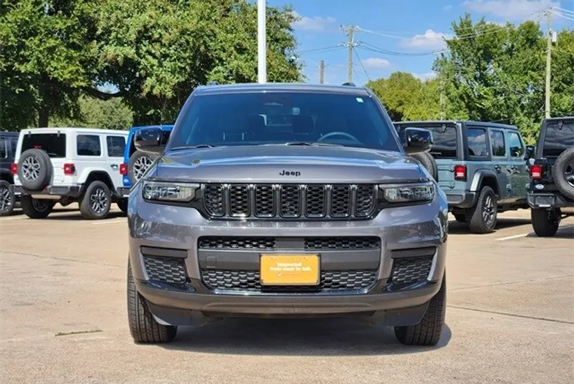 2024 Jeep Grand Cherokee Laredo Altitude photo 1