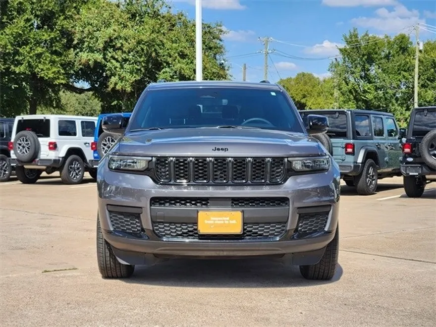 2024 Jeep Grand Cherokee Laredo Altitude photo 1