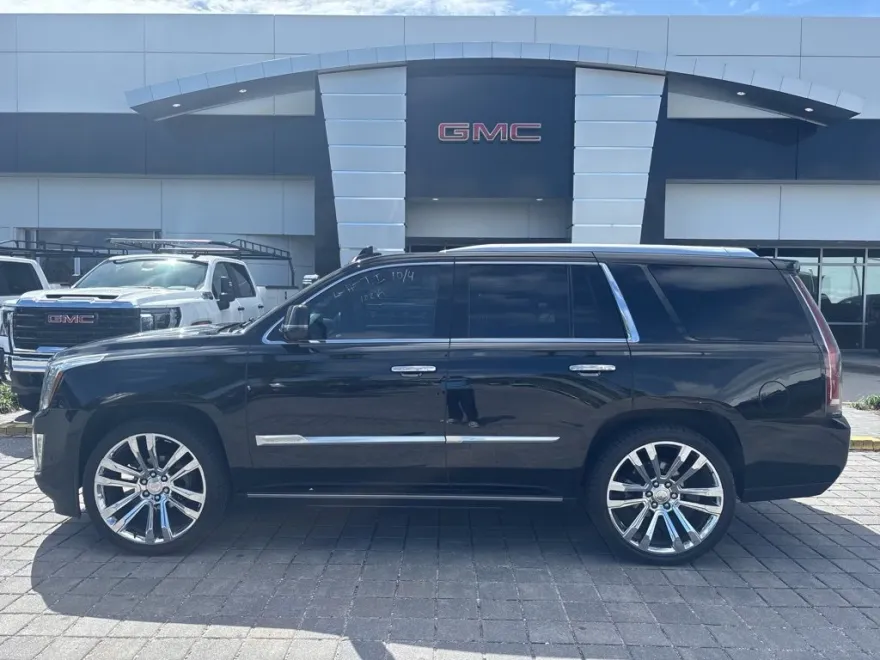 2019 Cadillac Escalade Platinum photo 1