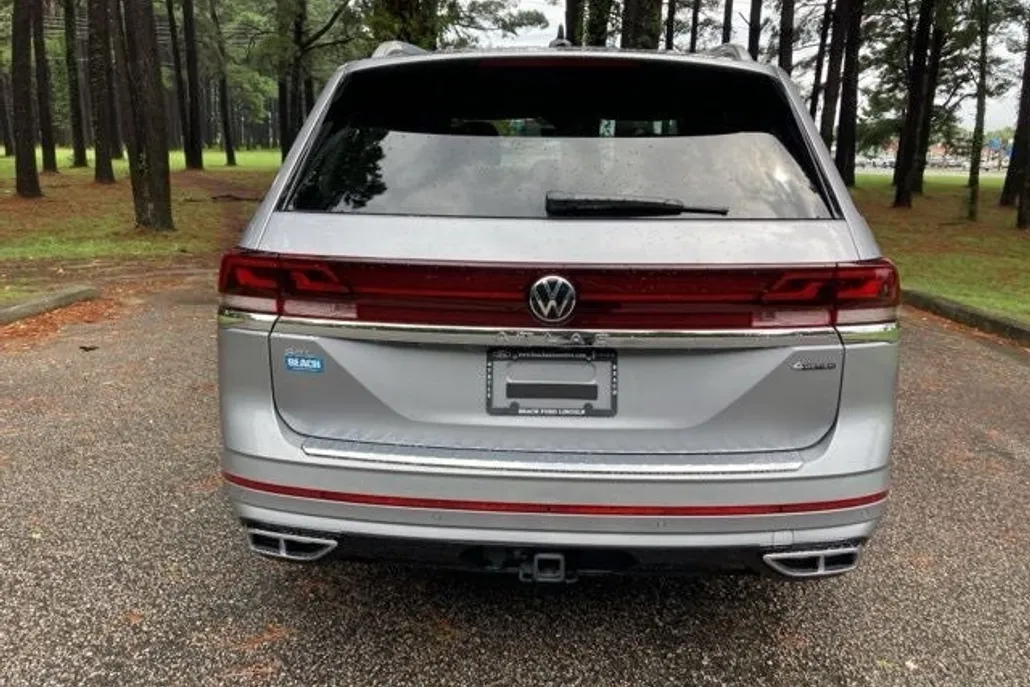 2024 Volkswagen Atlas SEL Premium R-Line photo 1