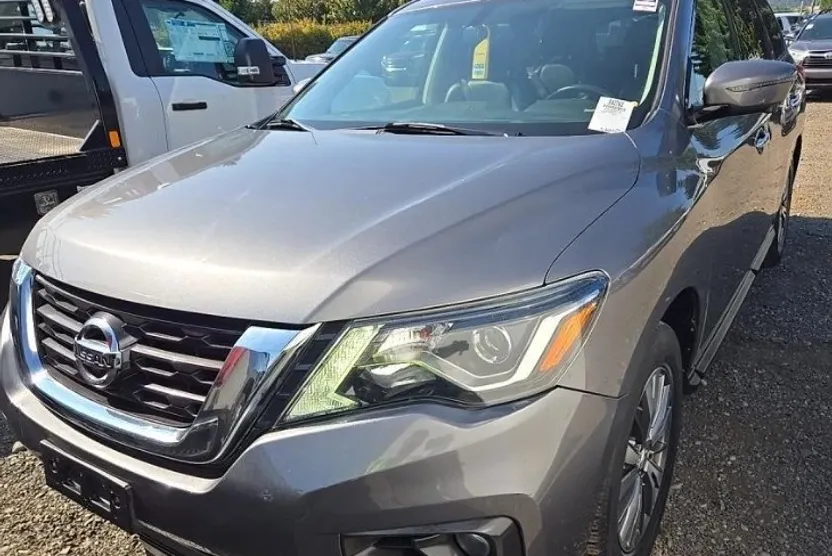 2019 Nissan Pathfinder LE SL photo 1