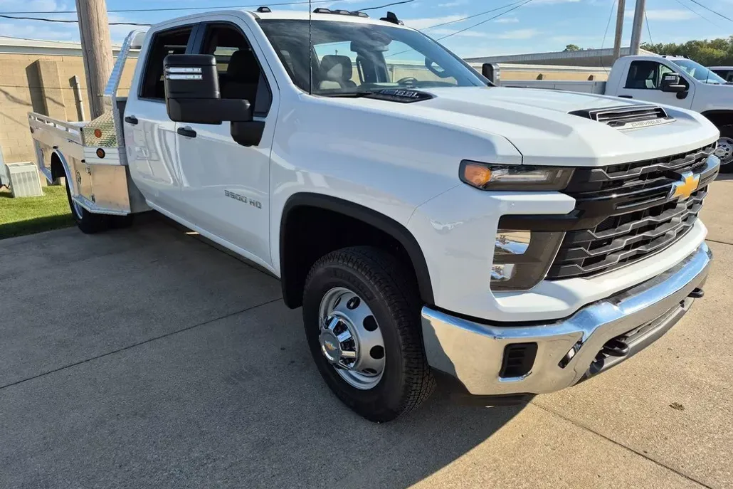 2025 Chevrolet Silverado 3500HD Work Truck photo 1