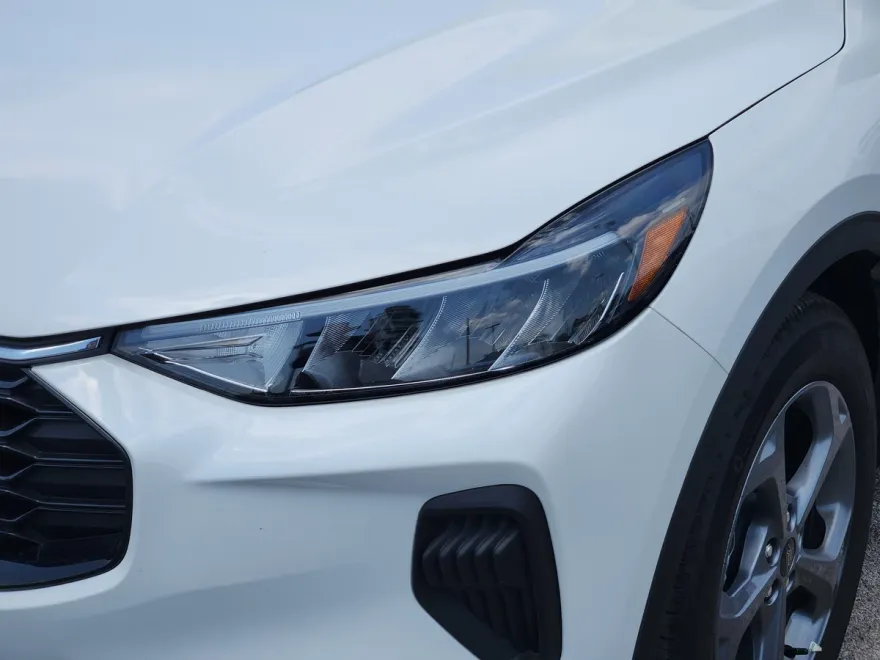 2025 Ford Escape ST-Line photo 1