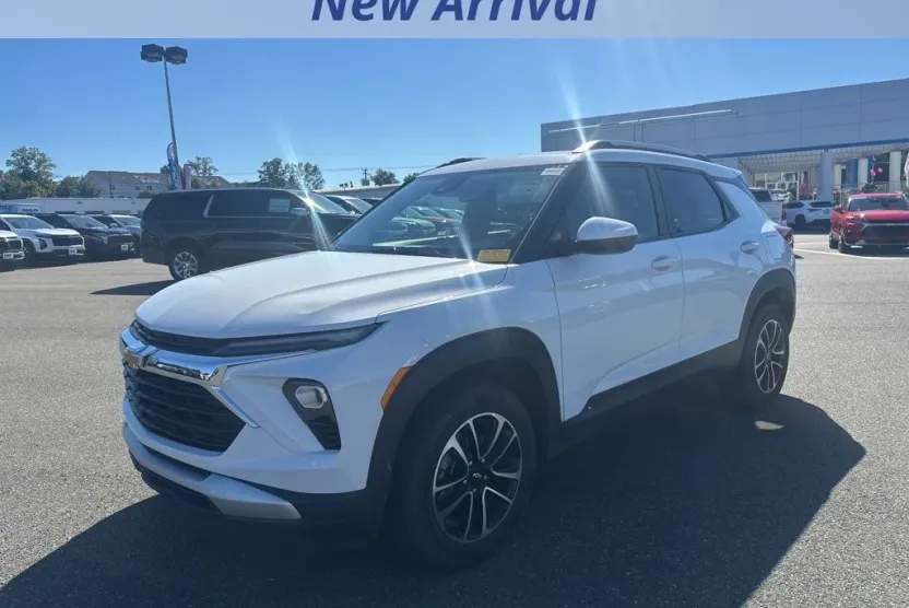 2024 Chevrolet Trailblazer LT photo 1