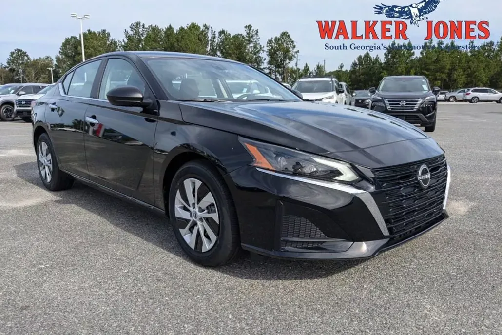 2025 Nissan Altima S photo 1