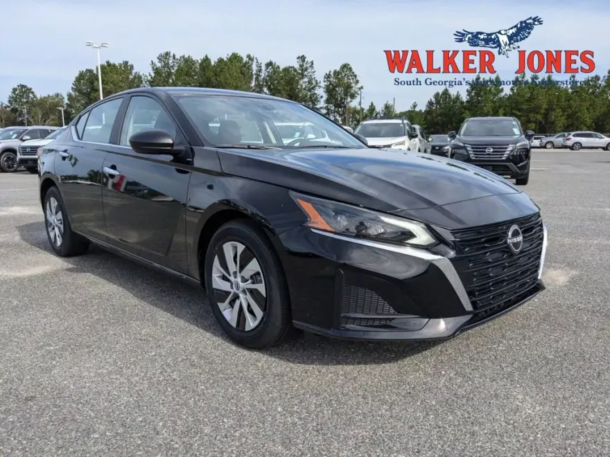 2025 Nissan Altima S photo 1
