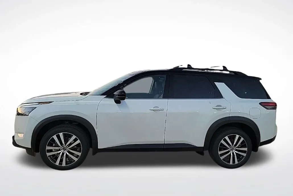 2025 Nissan Pathfinder Platinum photo 1