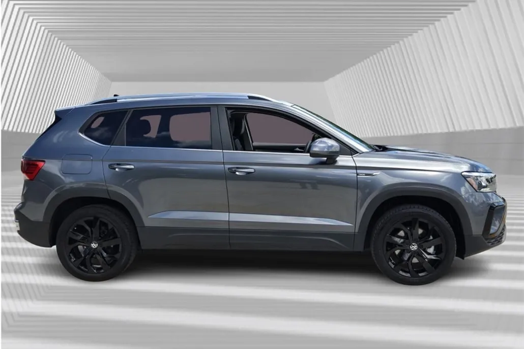 2023 Volkswagen Taos SE photo 1