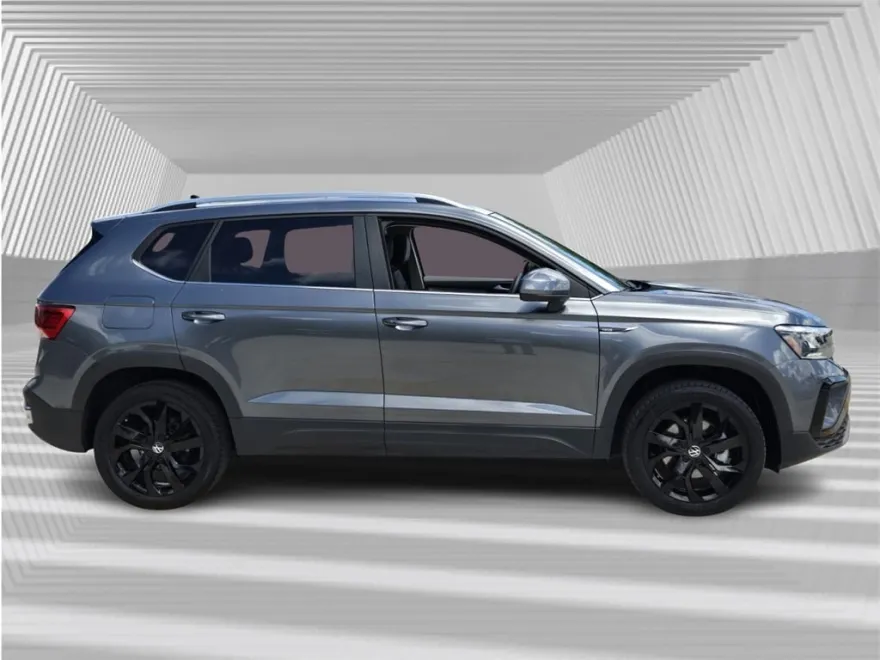2023 Volkswagen Taos SE photo 1