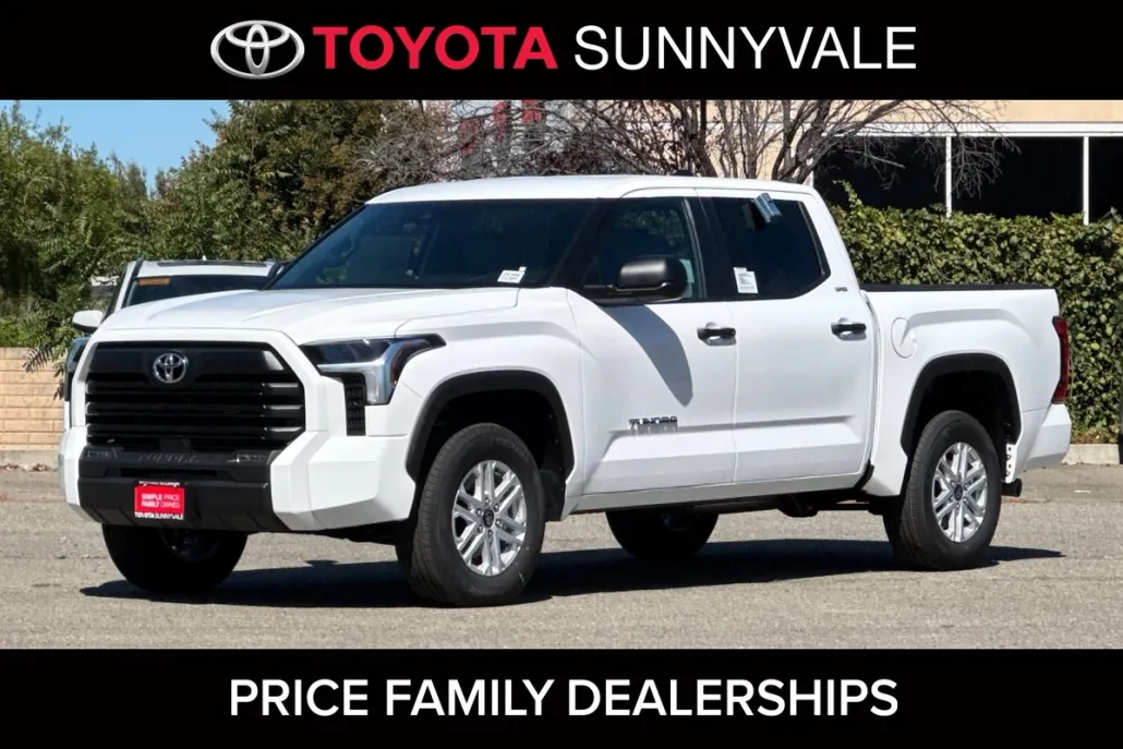 2025 Toyota Tundra SR5 CrewMax photo 1