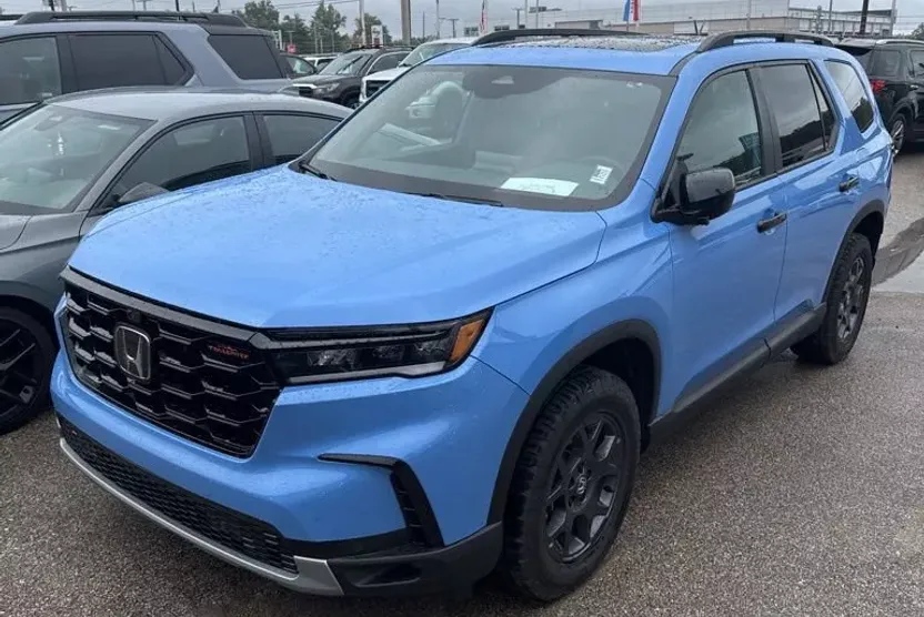 2025 Honda Pilot TrailSport Sport photo 1