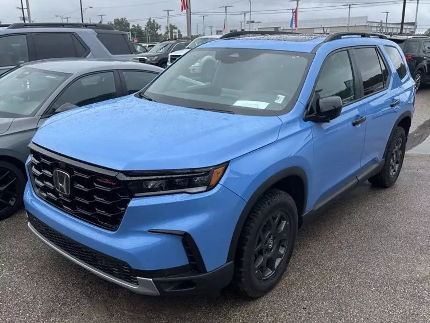 2025 Honda Pilot TrailSport Sport photo 1