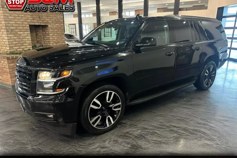 2020 Chevrolet Suburban LT photo 1