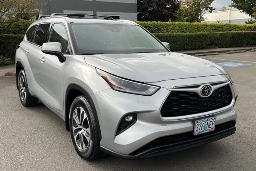 2021 Toyota Highlander XLE photo 1