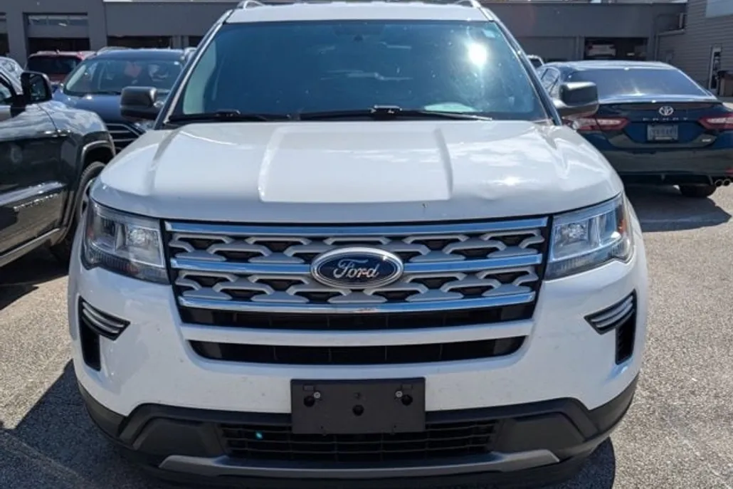 2019 Ford Explorer XLT photo 1