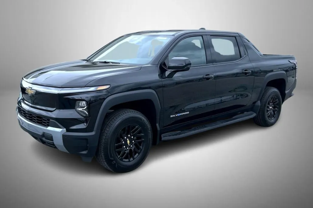 2026 Chevrolet Silverado EV LT photo 1