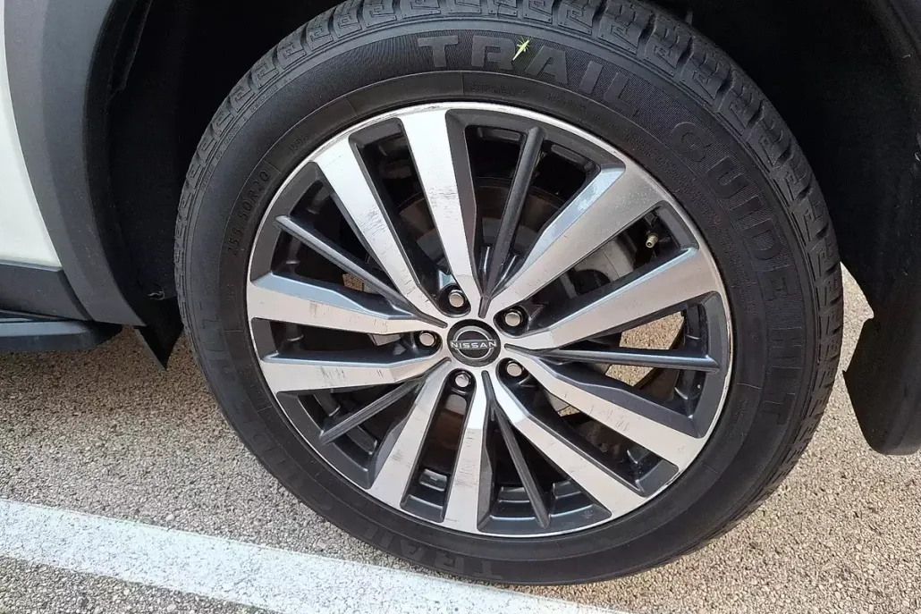 2022 Nissan Pathfinder Platinum photo 1