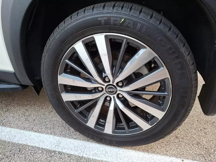 2022 Nissan Pathfinder Platinum photo 1