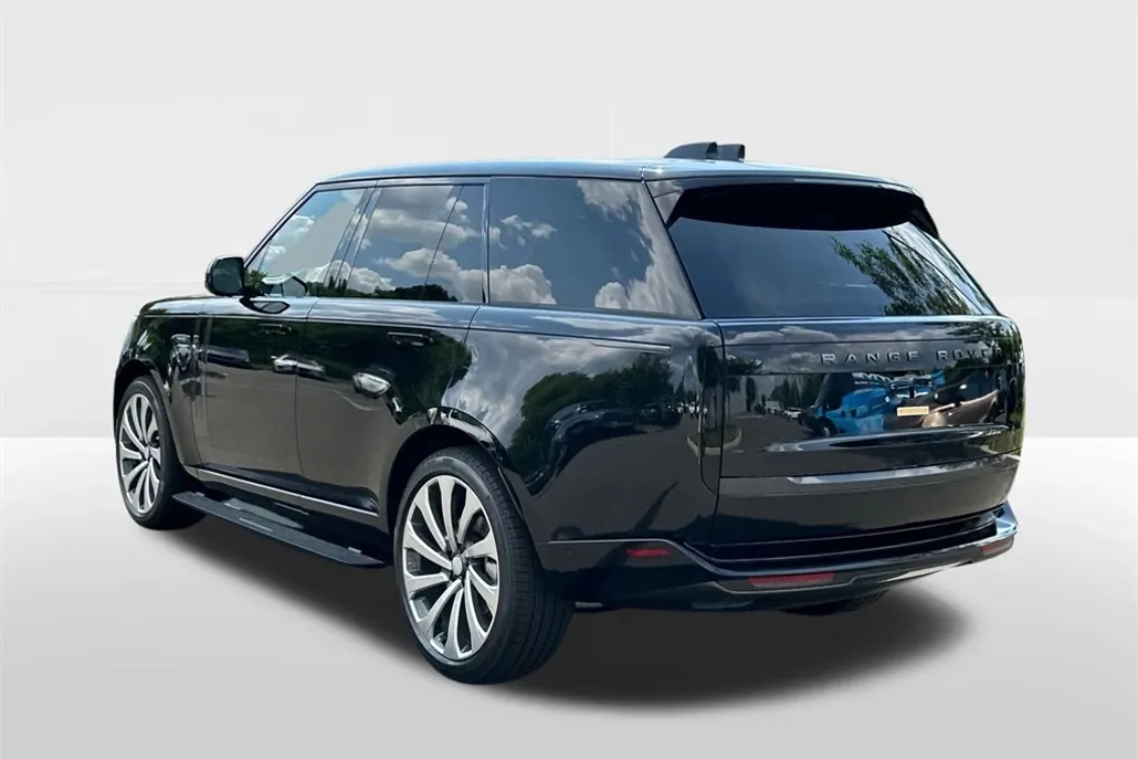 2025 Land Rover Range Rover SE photo 1