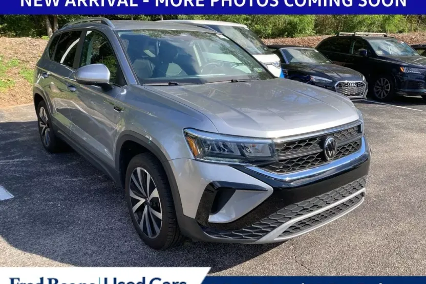 2023 Volkswagen Taos SE photo 1