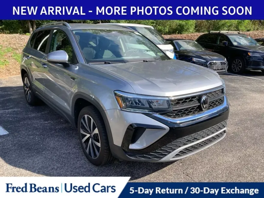 2023 Volkswagen Taos SE photo 1