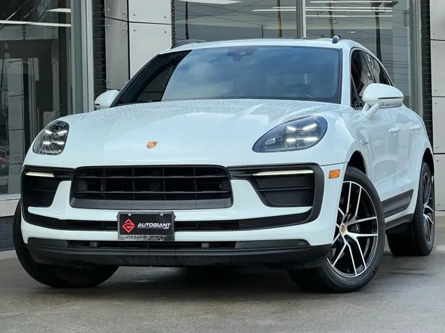 2022 Porsche Macan Base photo 1