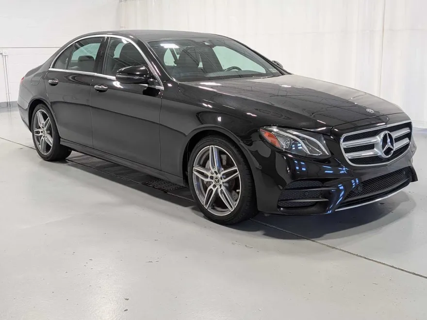 2018 Mercedes Benz E 300 4MATIC photo 1